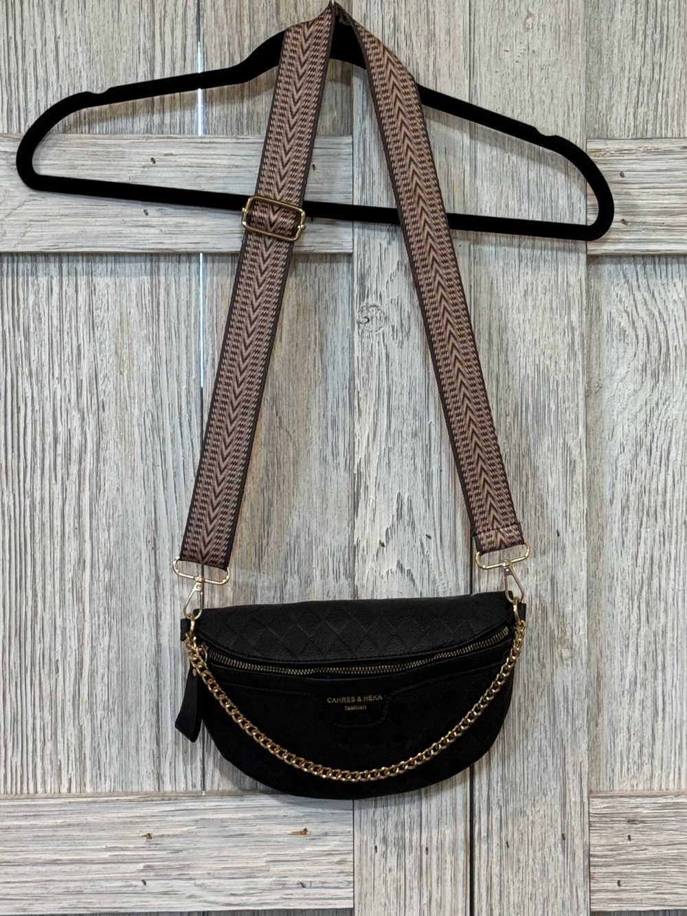 Cahres & Heka Fashion Black Quilted Crossbody Belt Bag with Gold Chain - Picture 3 of 5